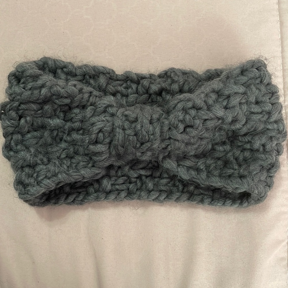 Bow tie head wrap